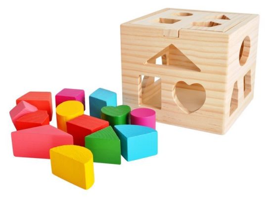 Дървен куб с блокчета за игра - образователна играчка