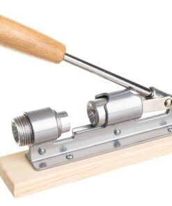 Орехотрошачка със стойка от дърво и стомана