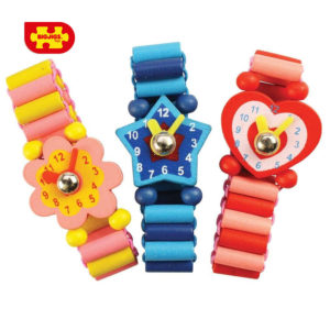 Детски дървен часовник в цветни форми Bigjigs