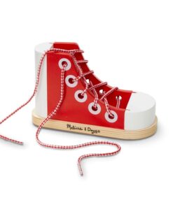 Дървена обувка с връзка за деца Melissa & Doug