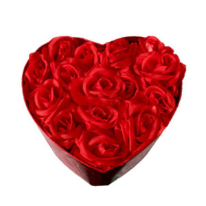 Ръчно изработена кутия сърце с вечни рози