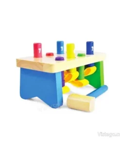 Дървена маса с чукче за игра и умения