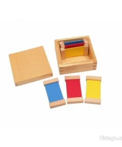 дърво с червени цветове