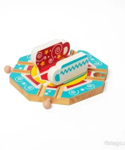 Релса с чаши за чай за дървено влакче