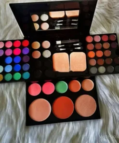 Комбинирана палитра с гримове – Shades of Glam