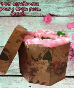 Кутия с вечни рози за нежен подарък