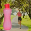 Спортна бутилка за вода с удобен захват